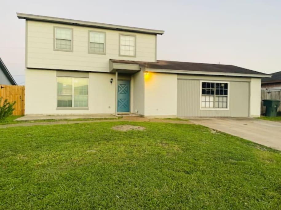 Great Getaway 2 Story Home! Harlingen Tx Bagian luar foto