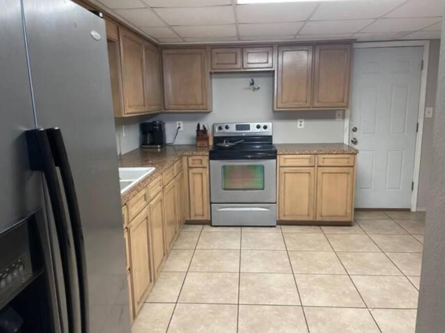 Great Getaway 2 Story Home! Harlingen Tx Bagian luar foto