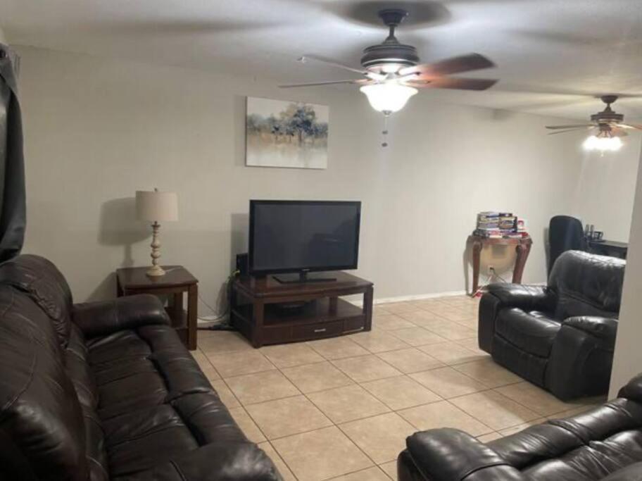 Great Getaway 2 Story Home! Harlingen Tx Bagian luar foto
