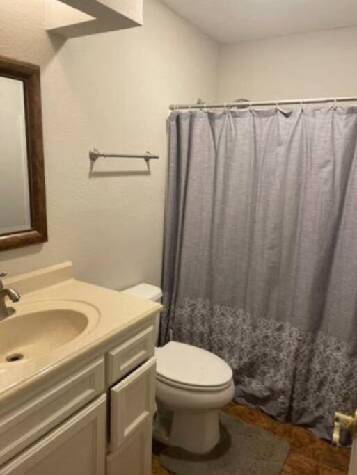 Great Getaway 2 Story Home! Harlingen Tx Bagian luar foto