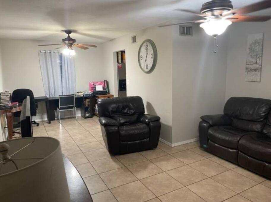 Great Getaway 2 Story Home! Harlingen Tx Bagian luar foto
